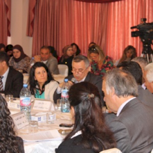وزير المالية يستمع ويجيب على اسئلة المجتمع المدن