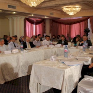 وزير المالية يستمع ويجيب على اسئلة المجتمع المدن