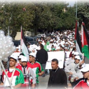 خلال مسيرة نظمتها أمان  فياض يؤكد التزام السلطة الوطنية بالإسراع في تشكيل وتفعيل هيئة الكسب غير المشروع