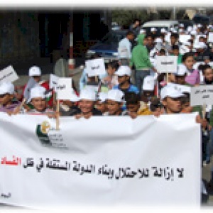 خلال مسيرة نظمتها أمان  فياض يؤكد التزام السلطة الوطنية بالإسراع في تشكيل وتفعيل هيئة الكسب غير المشروع