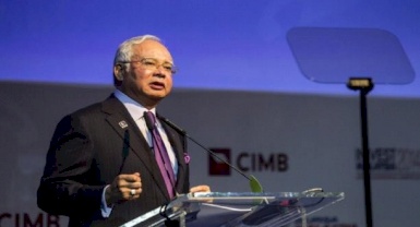 ماليزيا تجمد حسابات مصرفية مرتبطة بفضيحة فساد لرئيس الوزراء
