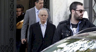 القبض على وزير دفاع يوناني سابق بتهمة الفساد
