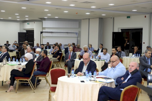 Poor transparency in the management of public and natural resources, and  Weak political will to rationalize and control expenses  Deepen the financial crisis