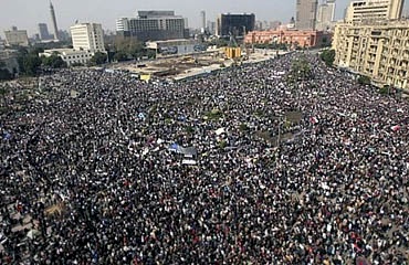 ميدان التحرير يحتشد بـ “مليونية التطهير” من الفساد في مصر