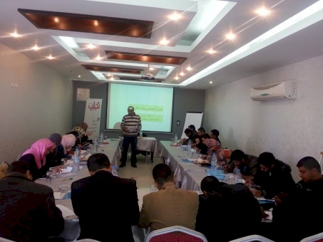 أعضاء اللجنة المحلية في غزة يطورون ادواتهم للتمكن من الرقابة على الخدمات