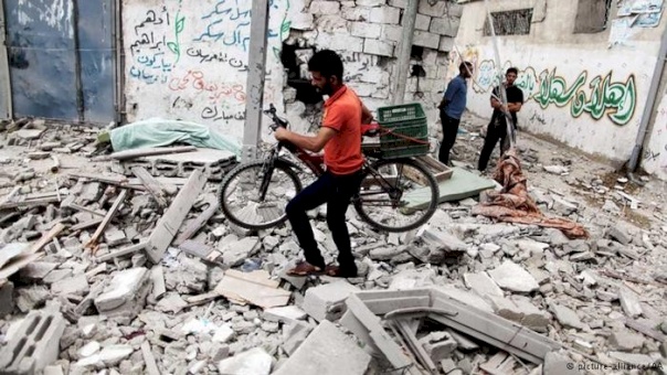 The Guardian: Corruption and siege hamper Gaza reconstruction efforts