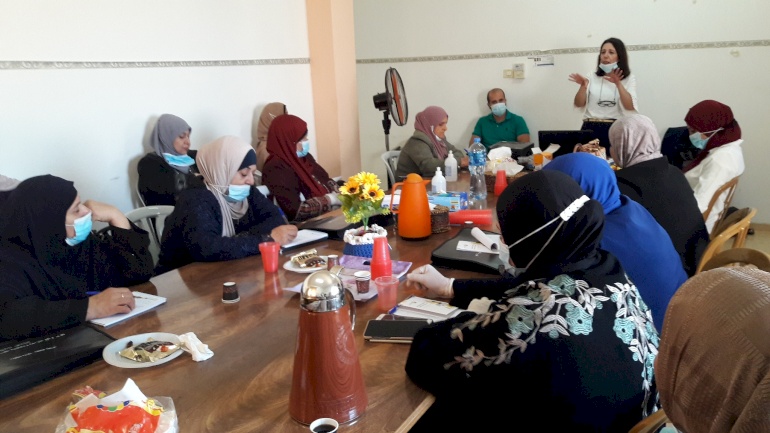 (أمان) و(مفتاح) يعقدان لقاءً توعوياً لمجموعة من النساء حول نظم المساءلة ومفاهيم النزاهة ومكافحة الفساد في طولكرم