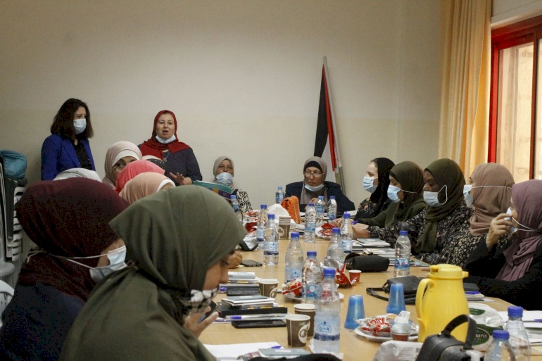 ناشطات نسويات يوصين بضرورة فضح مرتكبي جرائم الفساد وتبني سياسات تحد من ظواهره