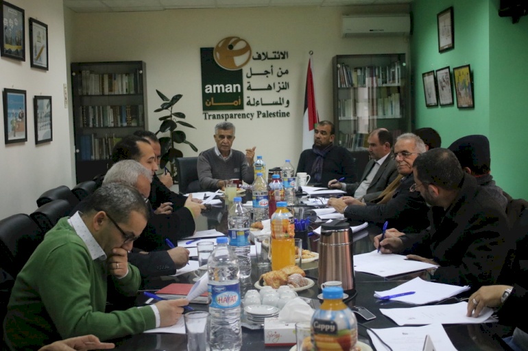 المجتمعون يطالبون وزير الحكم المحلي بعدم تعطيل إجراء الانتخابات المحلية باعتبارها المدخل الأساسي للمساءلة