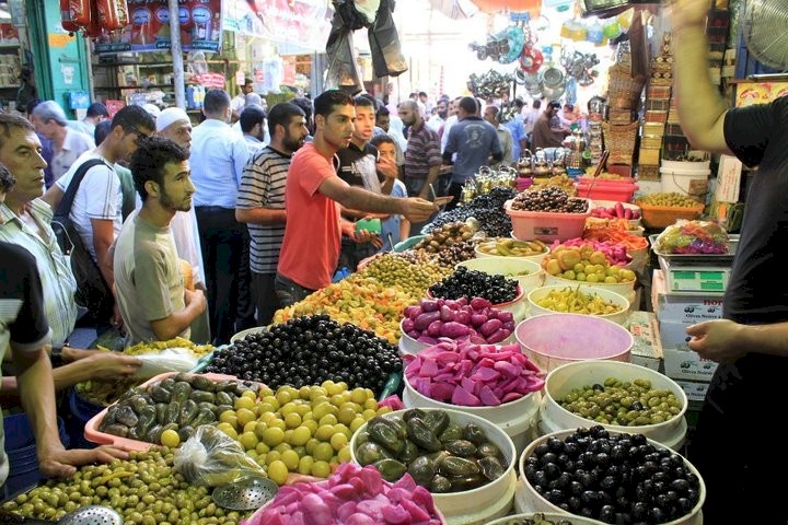 شبهات بوجود علاقات شخصية بين بعض مفتشي وزارة الاقتصاد الوطني وبعض التجار تهدد سلامة المستهلك