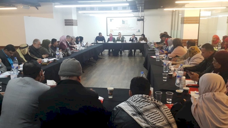 في جلسة طاولة مستديرة عقدها أمان بمناسبة يوم المرأة العالمي: استشراء الفساد يؤثر على المرأة الفلسطينية